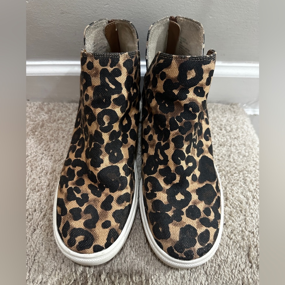 Steve Madden Leopard print mini boots